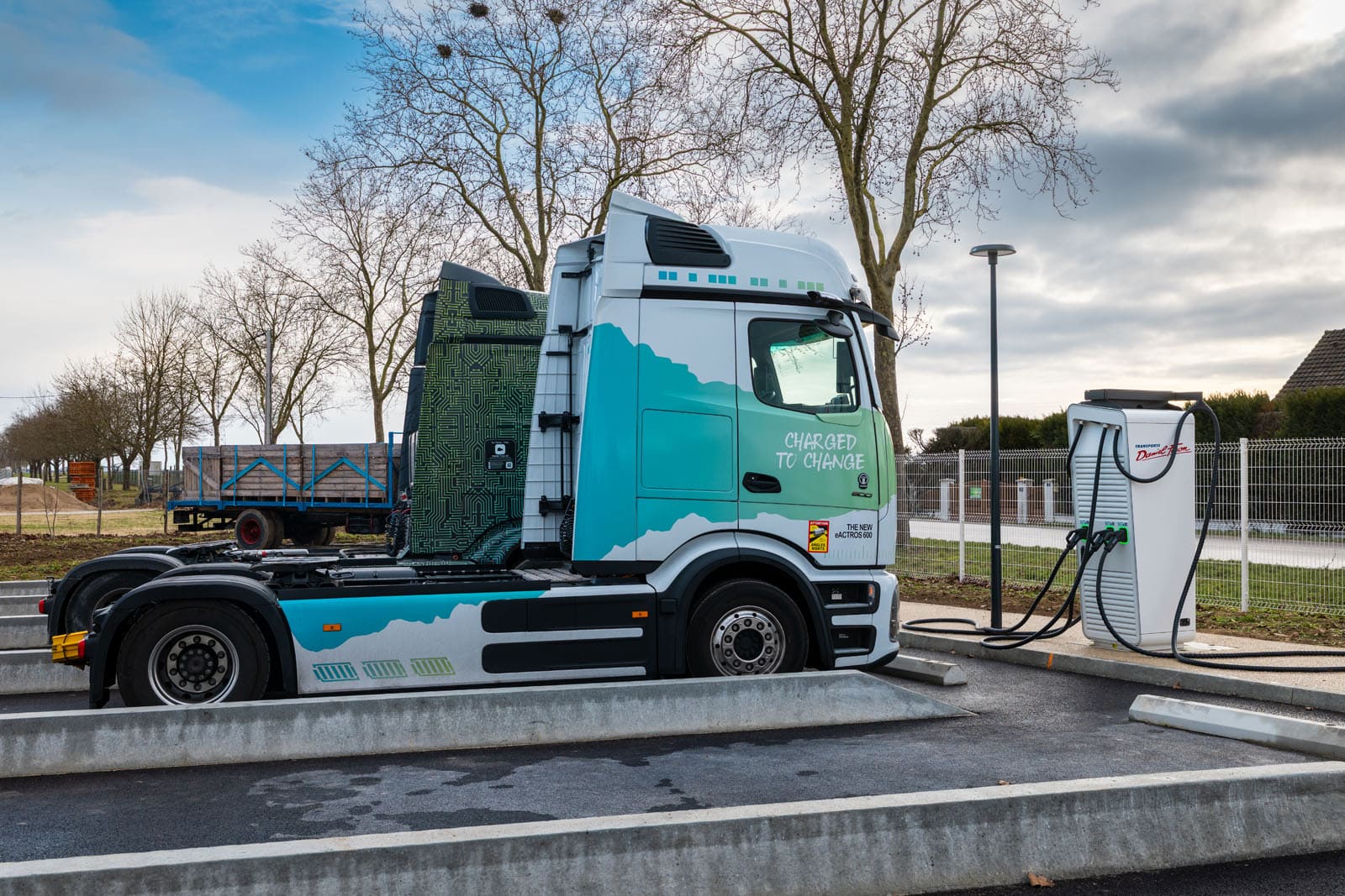 Inauguration de la 1ère station de recharge pour camion électrique de l’aube
